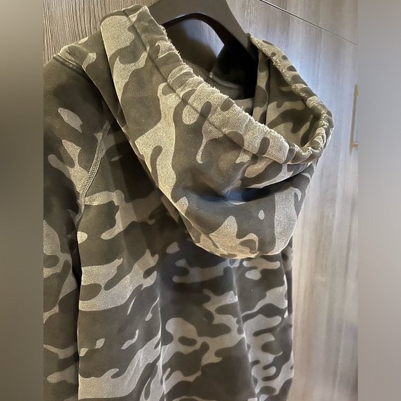Nili Lotan Janie hoodie in dark grey camo - Picture 4 of 10